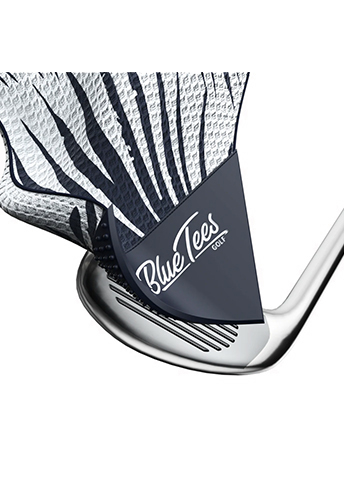 Golf towel with triangle silicone brush