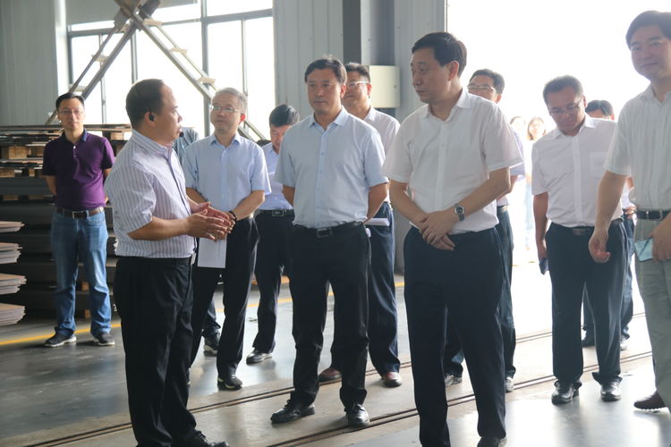 Chairman Wang introduced the companys operation to Mr. Xu