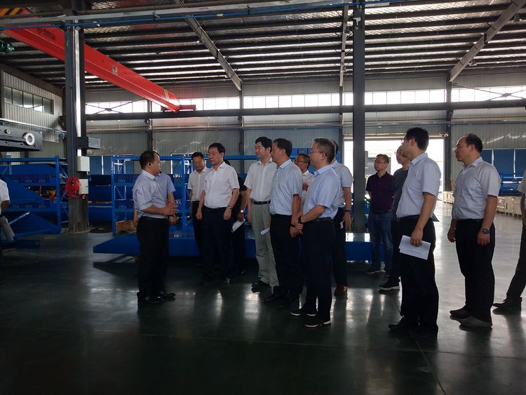 Chairman Wang introduced the companys products to the delegation 2