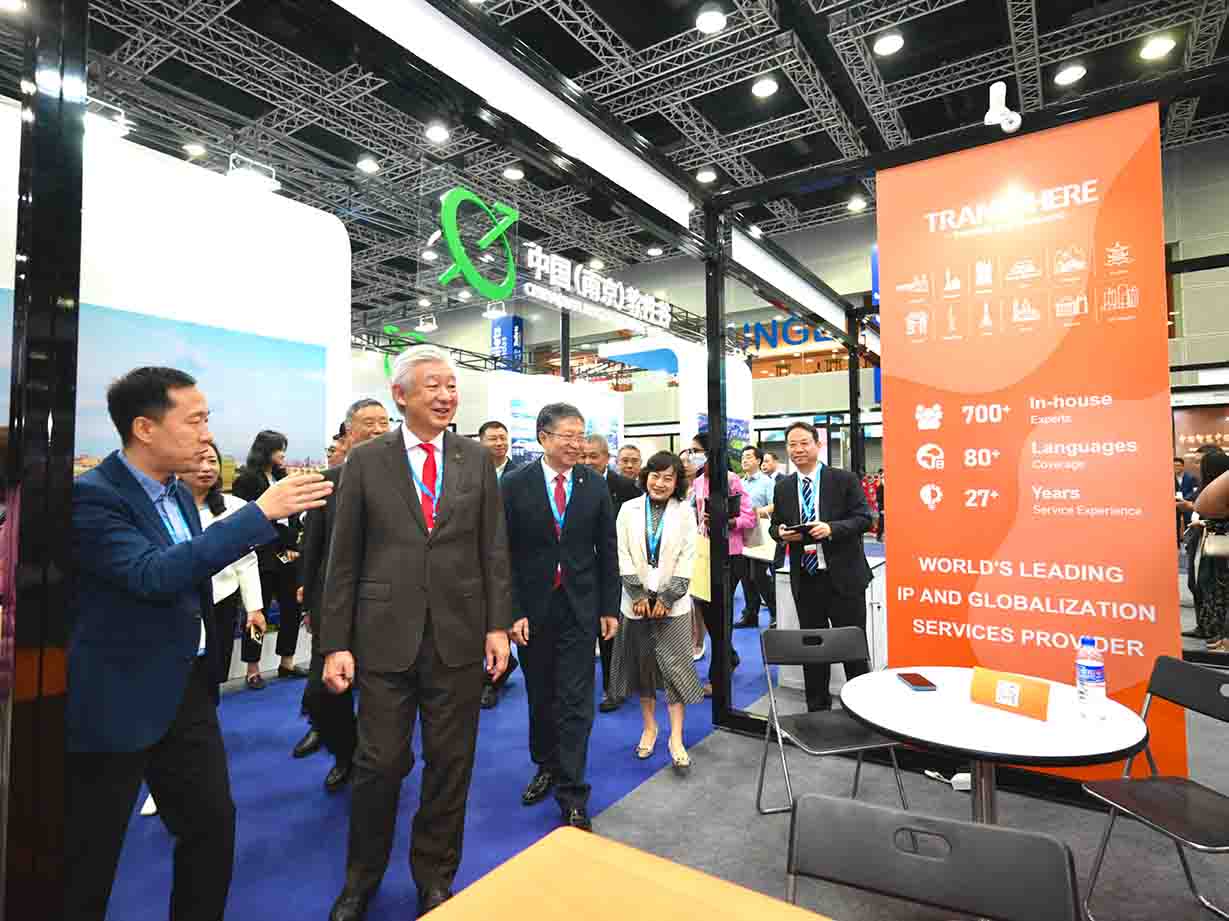 China Jiangsu Culture Trade Expo 2023 Relevant leadership teams from China and Malaysia visited Shunyus booth for investigation 2