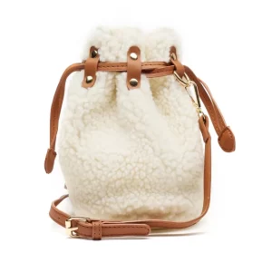 White bucket faux fur shoulder bag in front overview 结果