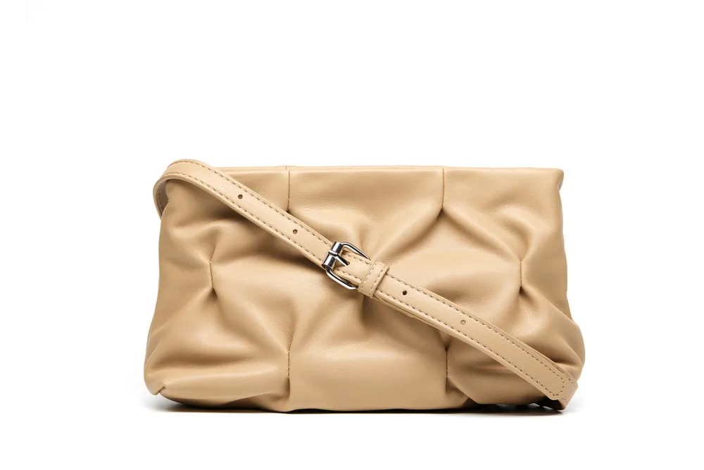 Classical shoulder bag with silver chain in front overview 结果