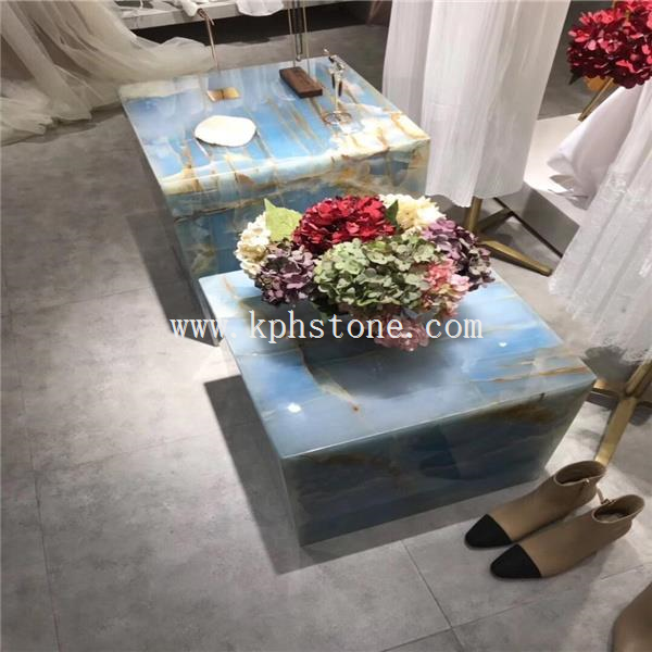blue onyx versace signiture store201906121057534514834 1663300204691