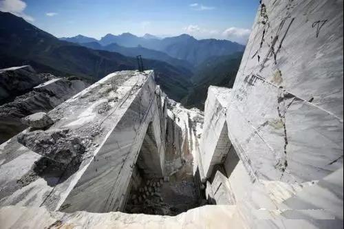 Michelangelo's Dream: Visiting Marble Mining Sites