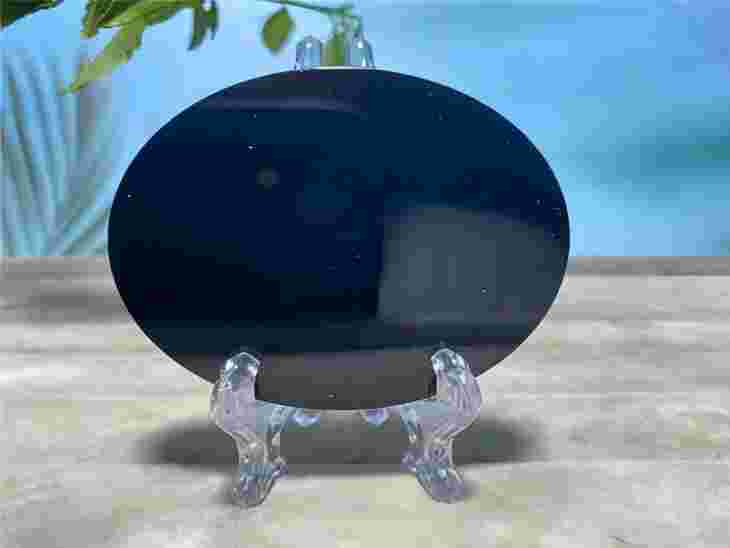 What is a black obsidian mirror used for