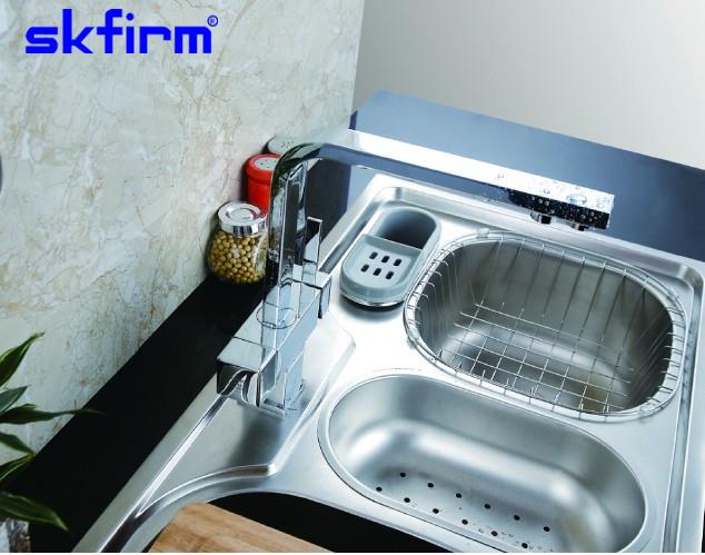 What are the key features and advantages of a Triflow kitchen tap?