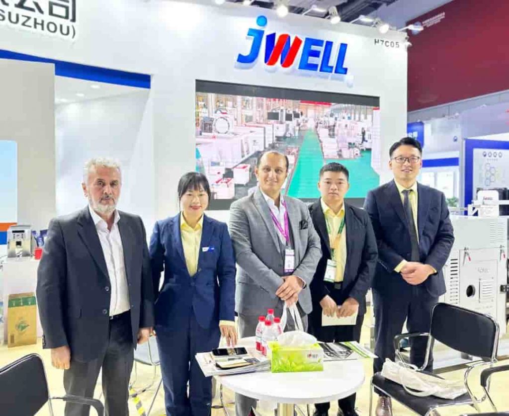 On the first day of the ITMA exhibition, the Jwell booth was a wonderful event