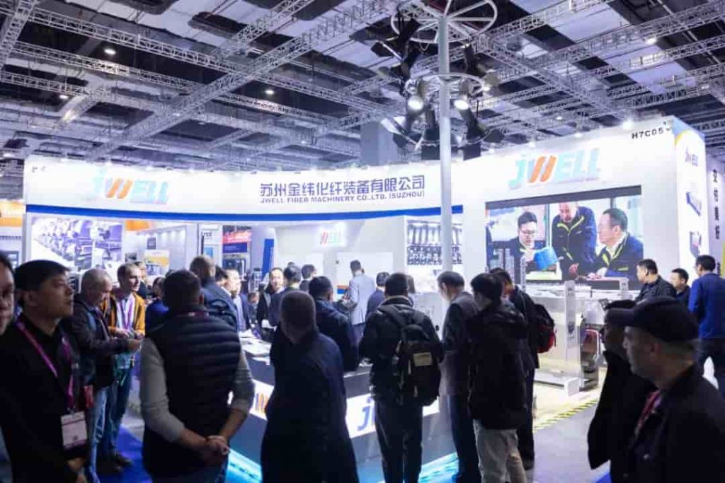 Tretji dan sejma ITMA so ljudje iz JW polni energije