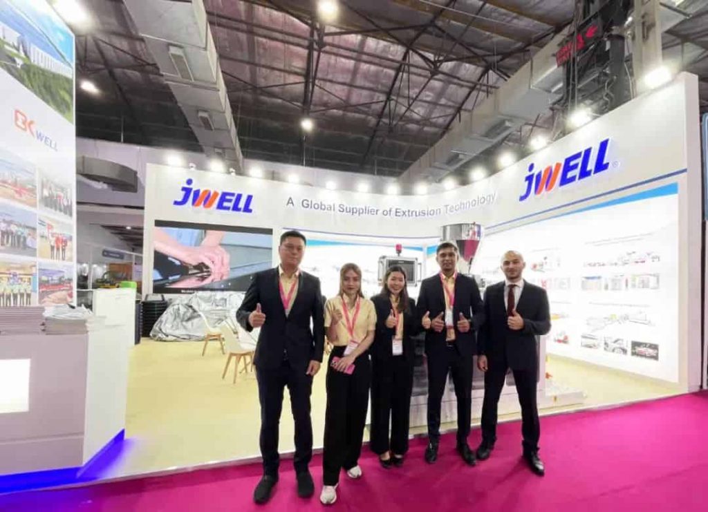 인도 뭄바이에서 열린 고무 및 플라스틱 전시회가 시작되었고, 제이웰 기계는 멋진 모습을 보여주었습니다.