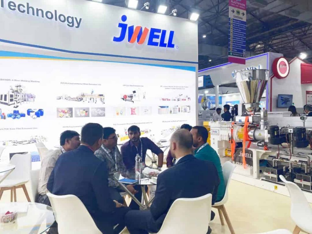 인도 뭄바이에서 열린 고무 및 플라스틱 전시회가 시작되었고, 제이웰 기계는 멋진 모습을 보여주었습니다.