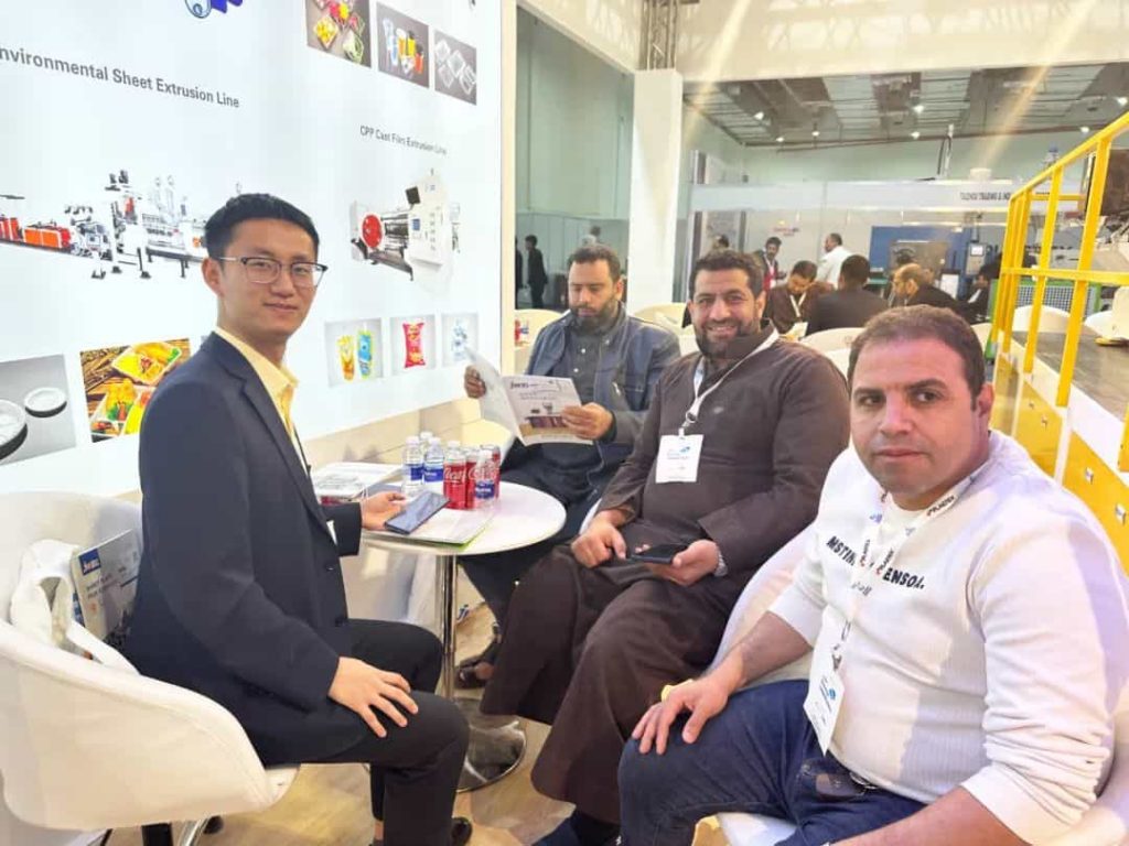 Op de eerste dag van PLASTEX2024 trok "Jinwei Intelligent Manufacturing" talloze fans aan