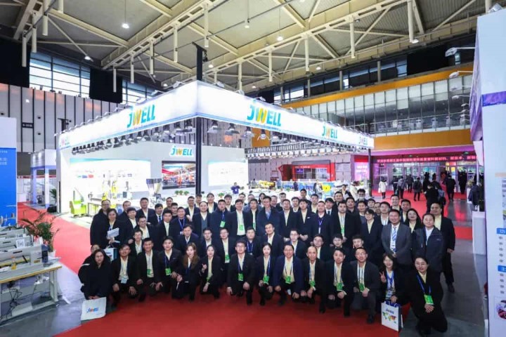 به گذشته نگاه کرده، زمان را جمع‌آوری کرده و جوابنامه‌مان برای 2023 را ارائه دهیم