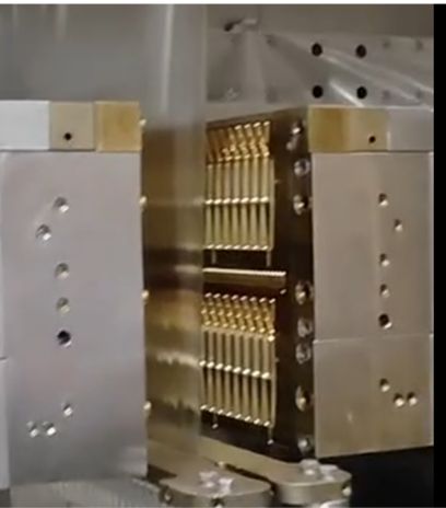 Sistema de soplado, llenado y sellado (BFS) Sistema de soplado, llenado y sellado (BFS)