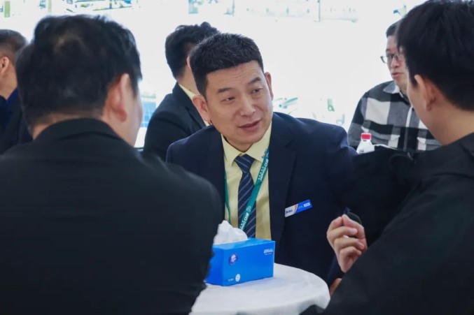 CHINAPLAS 2024開幕、Jwellは忙しい初日を迎えました8 CHINAPLAS 2024 grand opening, Jwell ushered in a busy first day