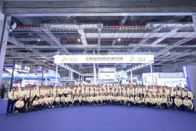 注目を集めるゴム・プラスチック産業の祭典「CHINAPLAS 2024 国際ゴム・プラスチック展」4月23日~26日、上海国家 CHINAPLAS 2024 grand opening, Jwell ushered in a busy first day