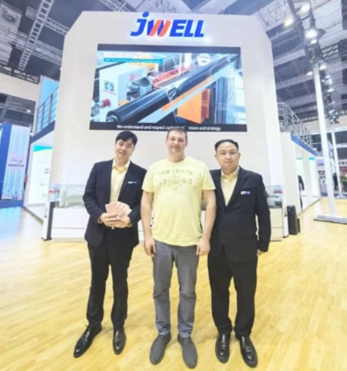 Другий день виставки CHINAPLAS2024 | стенд Jwell дуже популярний і повний врожаю!