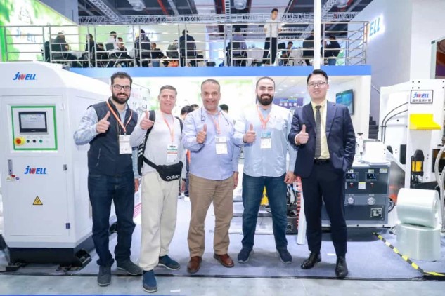 Другий день виставки CHINAPLAS2024 | стенд Jwell дуже популярний і повний врожаю!