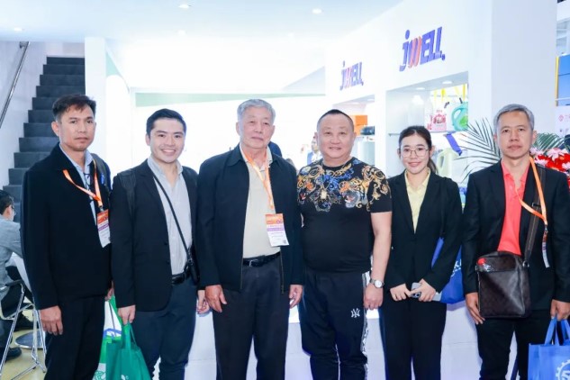 Другий день виставки CHINAPLAS2024 | стенд Jwell дуже популярний і повний врожаю!