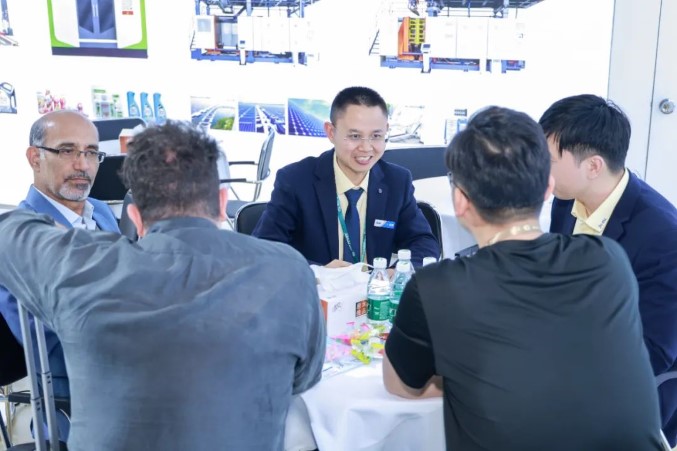 В останній день CHINAPLAS2024 компанія Jwell з нетерпінням чекає на нову зустріч з вами 9 В останній день CHINAPLAS2024 компанія Jwell з нетерпінням чекає на нову зустріч з вами