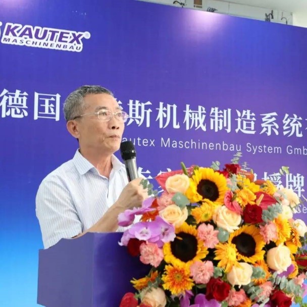 Experten gehen voran und gestalten gemeinsam die Zukunft -- Preisverleihung für den ersten Jahrgang der Fachberater der Kautex Maschinenbau GmbH