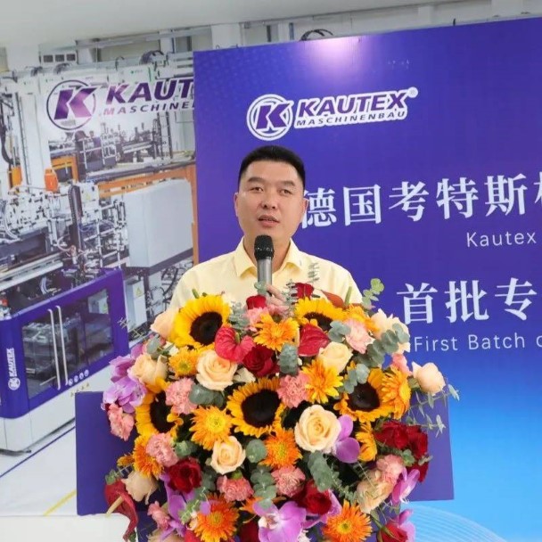 Experten gehen voran und gestalten gemeinsam die Zukunft -- Preisverleihung für den ersten Jahrgang der Fachberater der Kautex Maschinenbau GmbH