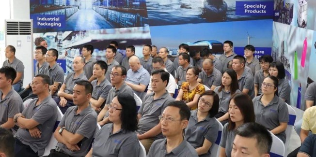 Experten gehen voran und gestalten gemeinsam die Zukunft -- Preisverleihung für den ersten Jahrgang der Fachberater der Kautex Maschinenbau GmbH