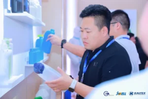 Smart Blow Molding, Duitse ambachtslieden gezamenlijk onderzoek, 2025 JWELL Blow Molding Technology Open Dag en duurzame ontwikkeling Forum succesvol afgerond