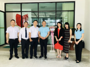 Sonderrubrik "Kunststoff-Hohlkörper" "Blasformfigur" - Liang Ruiqiang