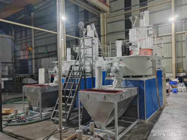 Obrázek 3 Linka na laminaci a extruzi kompozitních materiálů PVC reklamní látky