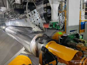 Výrobní linka pro laminaci a kompozitní extruzi PVC reklamního plátna 4 Linka na laminaci a extruzi kompozitních materiálů PVC reklamní látky