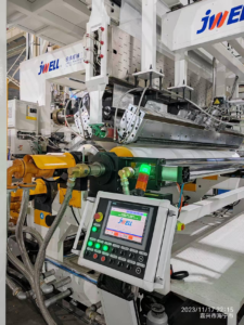 Výrobní linka pro laminaci a kompozitní extruzi PVC reklamního plátna 5 Linka na laminaci a extruzi kompozitních materiálů PVC reklamní látky