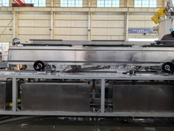 Linie de extrudare a tuburilor cosmetice