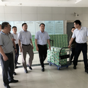Shareate distributed consolation gifts to prevent heatstroke