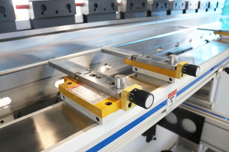 we67k 100 ton 3200 mm cnc press brake machine with da 52s 3