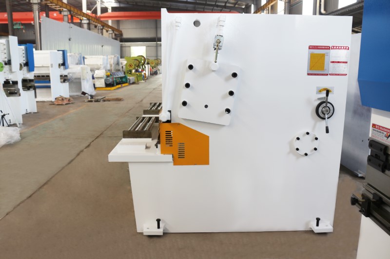 qc12k 4x2500 cnc 液压钣金剪板机与 e21s 1